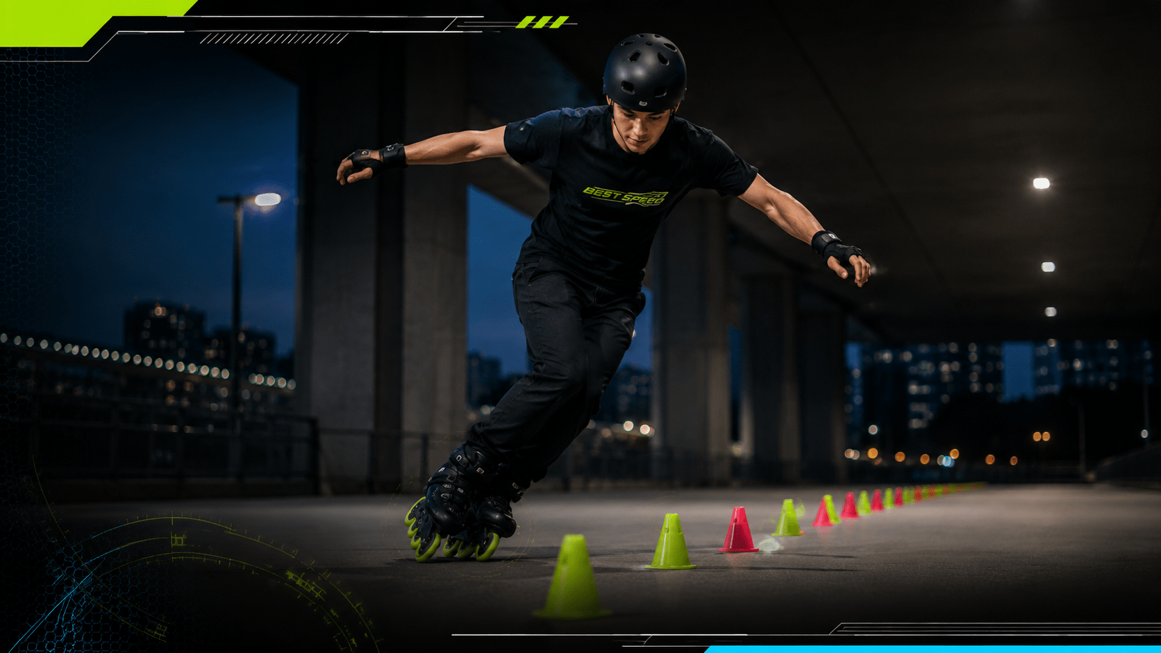Dos patinadores entrenando freestyle slalom entre conos